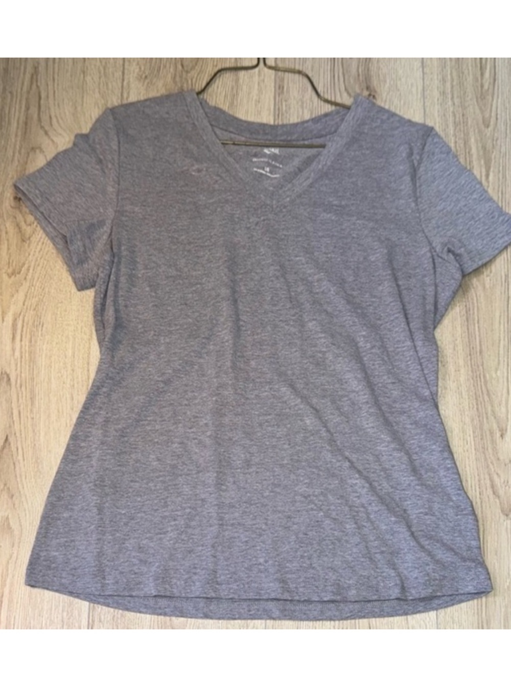 Everlast Women’s Heather Gray V-Neck Short Sleeve Tee shirt top